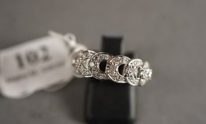 null 102- White gold ring set with diamonds TDD: 52 Pds: 5.35 g