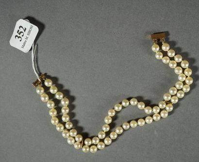 352- Bracelet en perles double rang Fermoir...