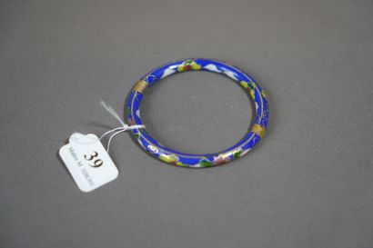 null 39- Bracelet jonc d'enfant en cloisonné Diamètre intérieur : 4,5 cm