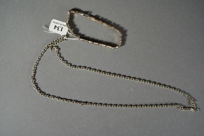 null 134- Necklace and chain in silver Pds: 22 g