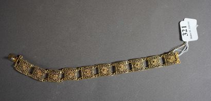 null 321- Bracelet en vermeil à décor de fleurs Pds : 9,90 g