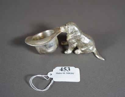 null 453- Puppy with a hat in solid silver (Minerva mark) H: 4 cm - W: 9 cm W: 135...
