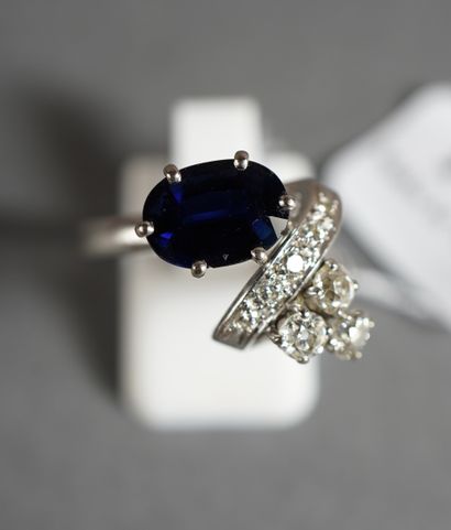 null 178- Modernist white gold ring set with an oval sapphire and a diamond-paved...