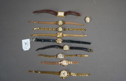 null 70- Lot of ten ladies' watches in gilt metal (accidents)