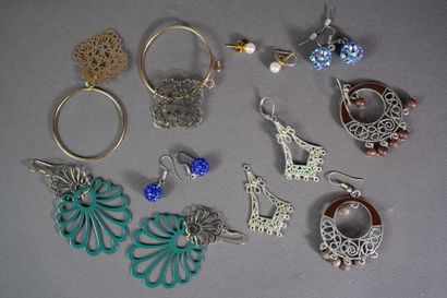 null 15- Lot of seven pairs of fancy earrings