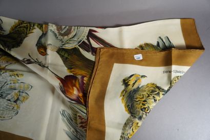 null 485- HERMES Square in printed silk signed H. de Linarès (stains)