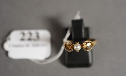 null 223- Bague en or sertie d'une perle TDD : 45 Pds : 1,70 g
