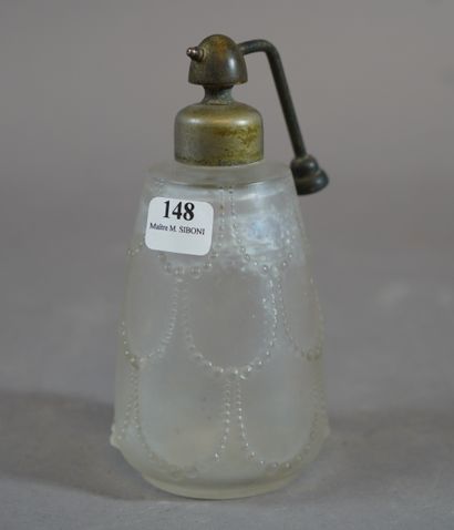 null 148- René LALIQUE ''Perles'' Vaporisateur en verre blanc soufflé et moulé Signé...