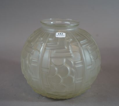 null 153- Vase boule Art Déco en verre H : 20 cm