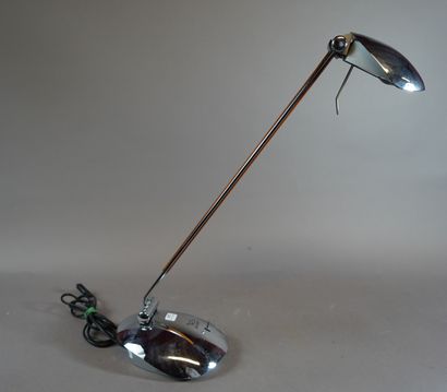 null 157- INCM Lampe de bureau en métal chromé et bois H : 56 cm