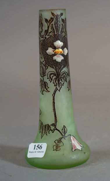 null 156- Vase soliflore en verre émaillé Style Art Nouveau (choc à la base) H :...