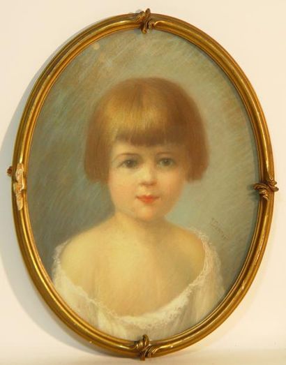 L.CURTAT "Portrait d'enfant" Pastel ovale signé et daté au dos "Automne 1923" Dim:...