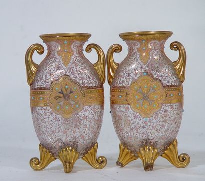 null Paire de petits vases en verre émaillé à décor oriental Haut 16cm