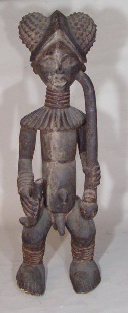 null Très importante statue masculine en bois sombre patiné. CAMEROUN. Haut: 145...