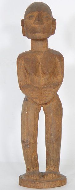 null BOCHIO: Statuette féminine en bois patiné. ABOMEY. Haut: 45cm