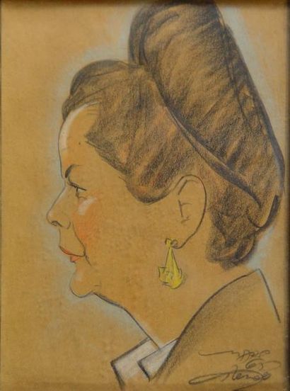 null "Femme au chignon" Pastel, signée en bas à droite illisible Dim: 34 x 26 cm