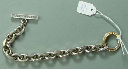 CELINE Bracelet chaîne en métal. On y joint un bracelet SCOOTER Paris