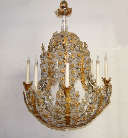 null Important lustre corbeille en métal doré à décor de fleurs en perles de verre,...