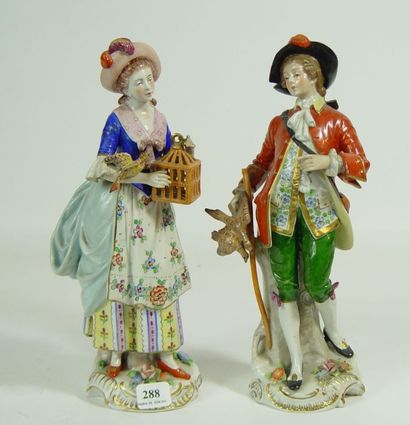 SAXE Chasseur et Jeune femme Deux sujets en porcelaine