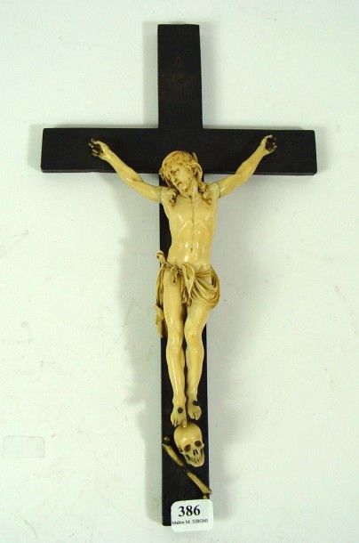 null Christ en ivoire (accident) Hauteur: 28 cm