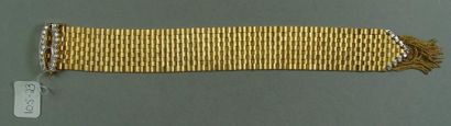 null Bracelet boucle en or jaune , fermoir serti de brillants 
Poids brut 116.6g