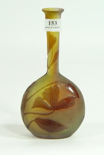 Emile GALLÉ Vase soliflore en verre multicouches à décor d'iris Etiquette Emile GALLE...