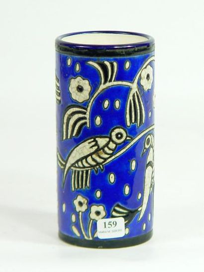 LONGWY Vase rouleau en faïence à décor d'oiseaux et primevères Hauteur: 17 cm