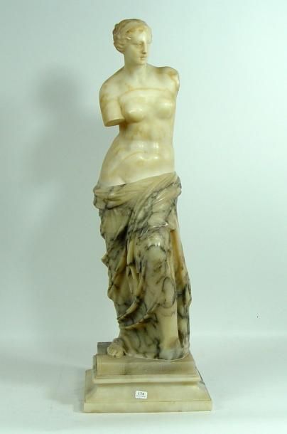 null "Vénus" Sculpture en marbre Hauteur: 73 cm