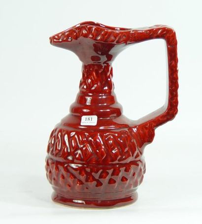 VALLAURIS Pichet en céramique rouge