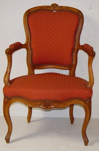 null Suite de quatre fauteuils en bois mouluré 
et sculpté
Style Louis XV
