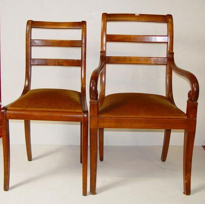 null Deux fauteuils à crosses et quatre chaises