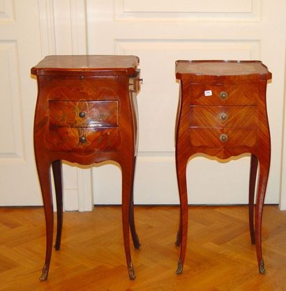 null Deux chevets en bois de placage Style Louis XV