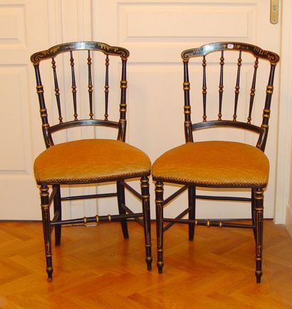 null Paire de chaises en bois noirci Epoque Napoléon III