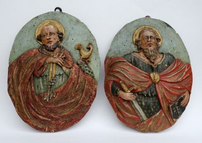 null Paire de panneaux ovale en bois polychrome représentant Saint Pierre et Saint...