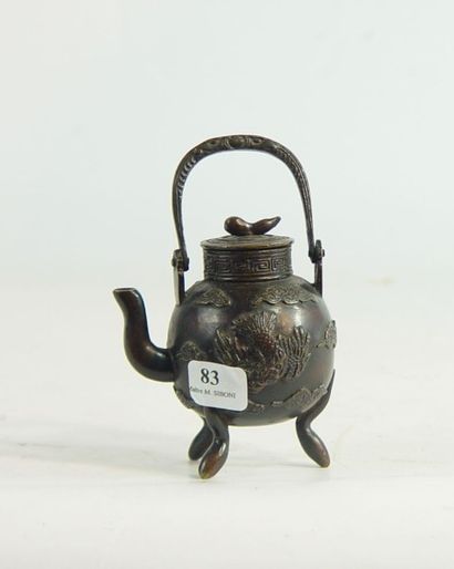 null Théière miniature en bronze Hauteur : 9 cm