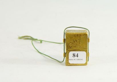 null Petite boite en métal doré Hauteur : 4 cm