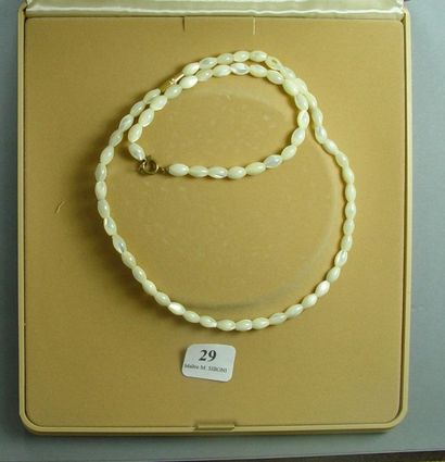 Collier et bracelet avec perles d'eau do...