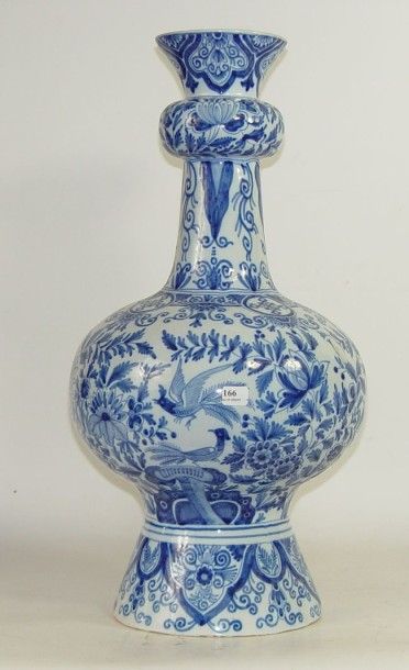 null Vase en porcelaine bleue et blanche 
Hauteur: 54 cm