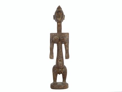null Statuette féminine stylisée SENOUFO, en bois patiné. H : 36 cm