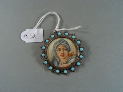 null 12- Broche pendentif en argent à décor d'une miniature et de perles de turq...
