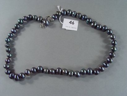 null 46- Collier shoker de perles grise