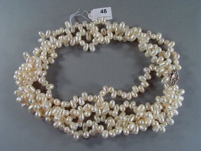 null 48- Collier torsadé de perles blanche
