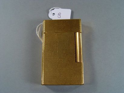null 8- Briquet DUPONT en métal doré