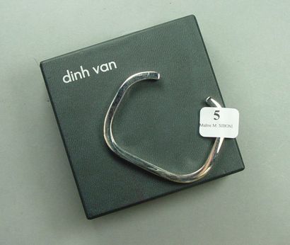 DINH VAN 
Bracelet en argent
Pds: 319 g