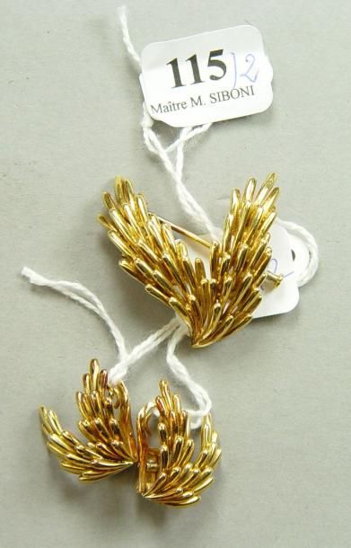 BOUCHERON Broche et paire de clips d'oreilles en or jaune à décor de palmes
Pds:...