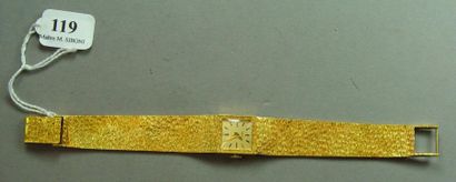 CLERC Montre bracelet de dame en or jaune
Pds brut: 52 g
