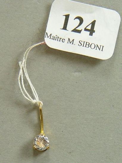 null Pendentif en or jaune serti d'une pierre blanche
Pds: 0,50 g