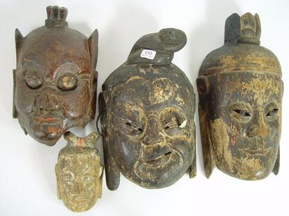 null Tête et trois masques taoïstes en bois anciennement polychrome
Chine. XIXème...