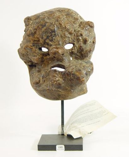 null Masque (racines» de chamane en bois sculpté
Népal
Hauteur: 25 cm