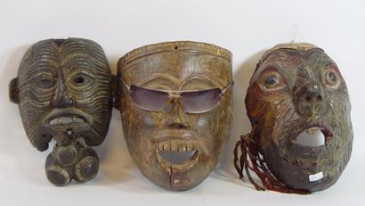 null Trois masques en bois sculpté